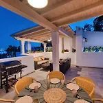 1081 Luxurious Beachfront Penthouse With Private Jacuzzi