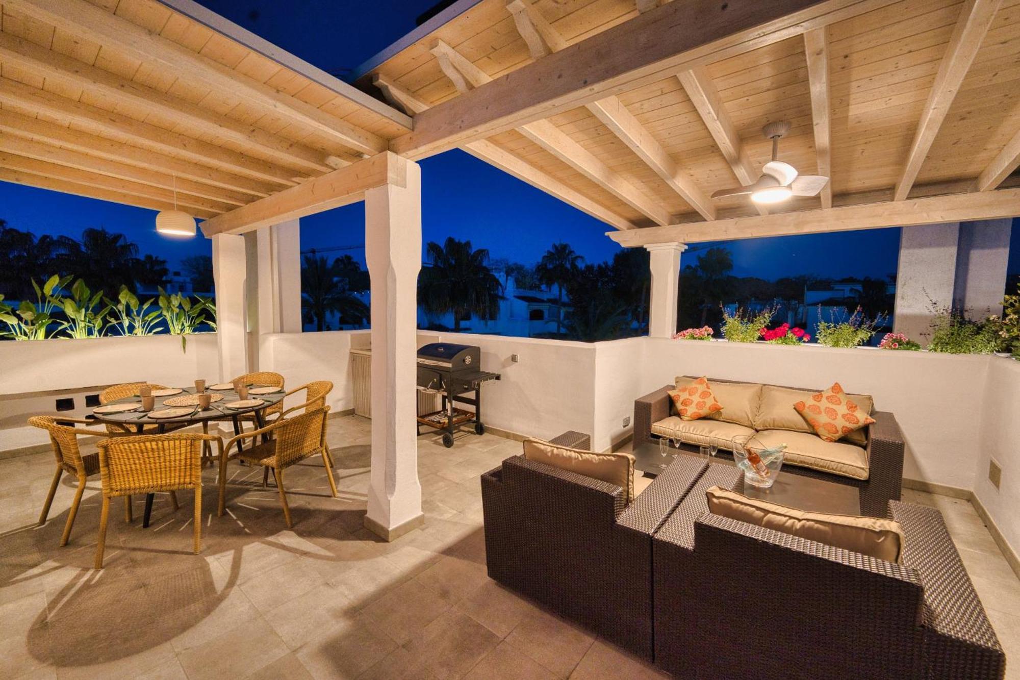 Apartment 1081 Luxurious Beachfront Penthouse With Private Jacuzzi *