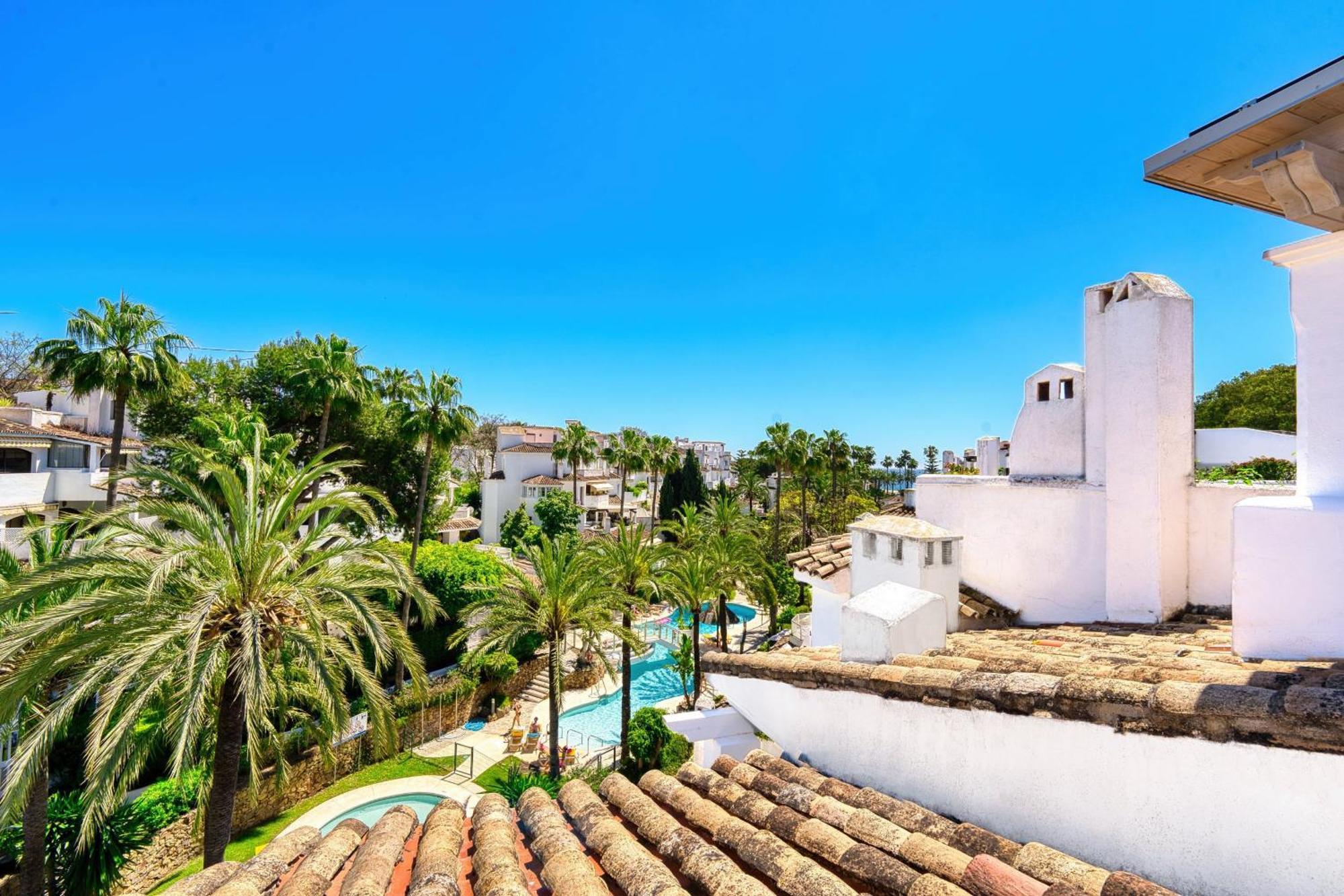 Apartemen 1081 Luxurious Beachfront Penthouse With Private Jacuzzi Marbella