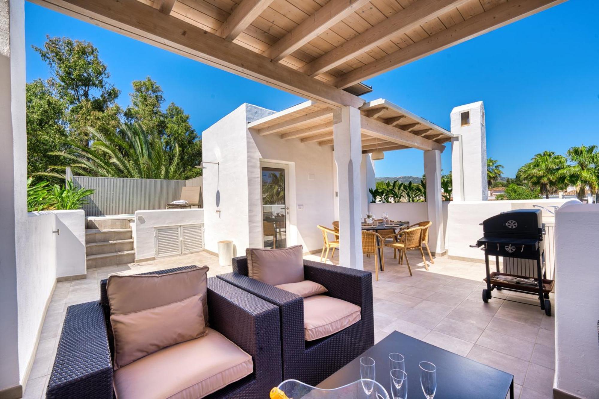 1081 Luxurious Beachfront Penthouse With Private Jacuzzi Apartemen