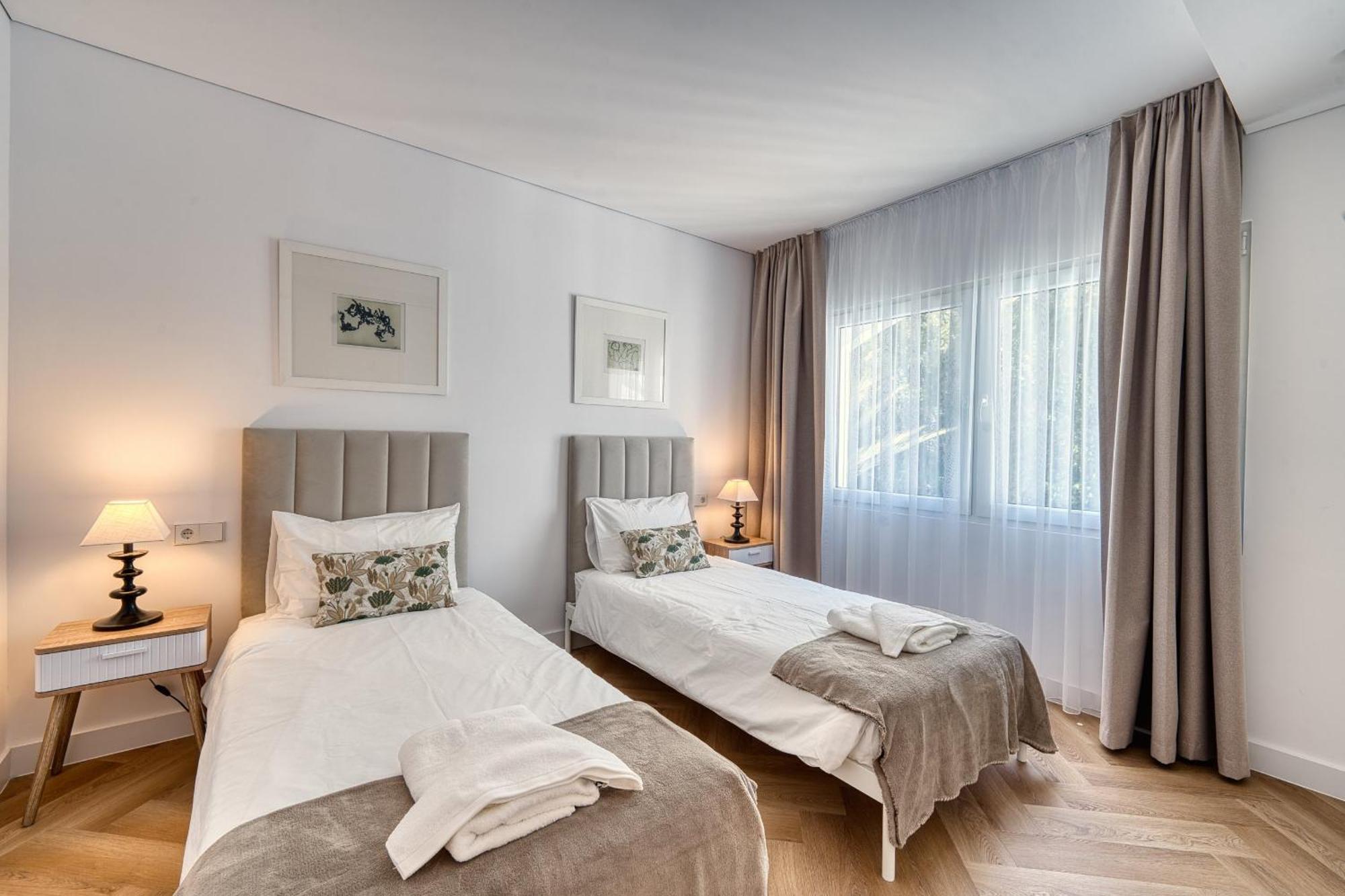 1081 Luxurious Beachfront Penthouse With Private Jacuzzi Apartemen *