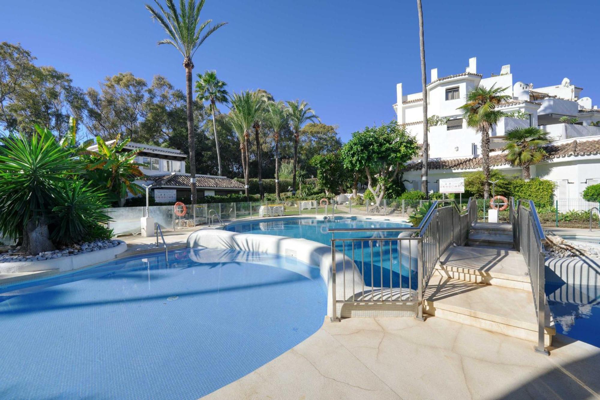 1081 Luxurious Beachfront Penthouse With Private Jacuzzi Marbella