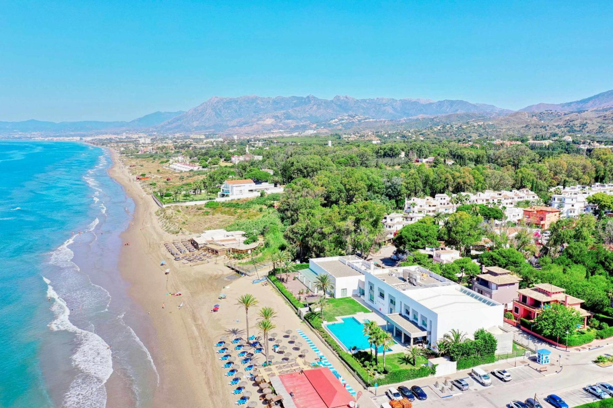 1081 Luxurious Beachfront Penthouse With Private Jacuzzi Marbella