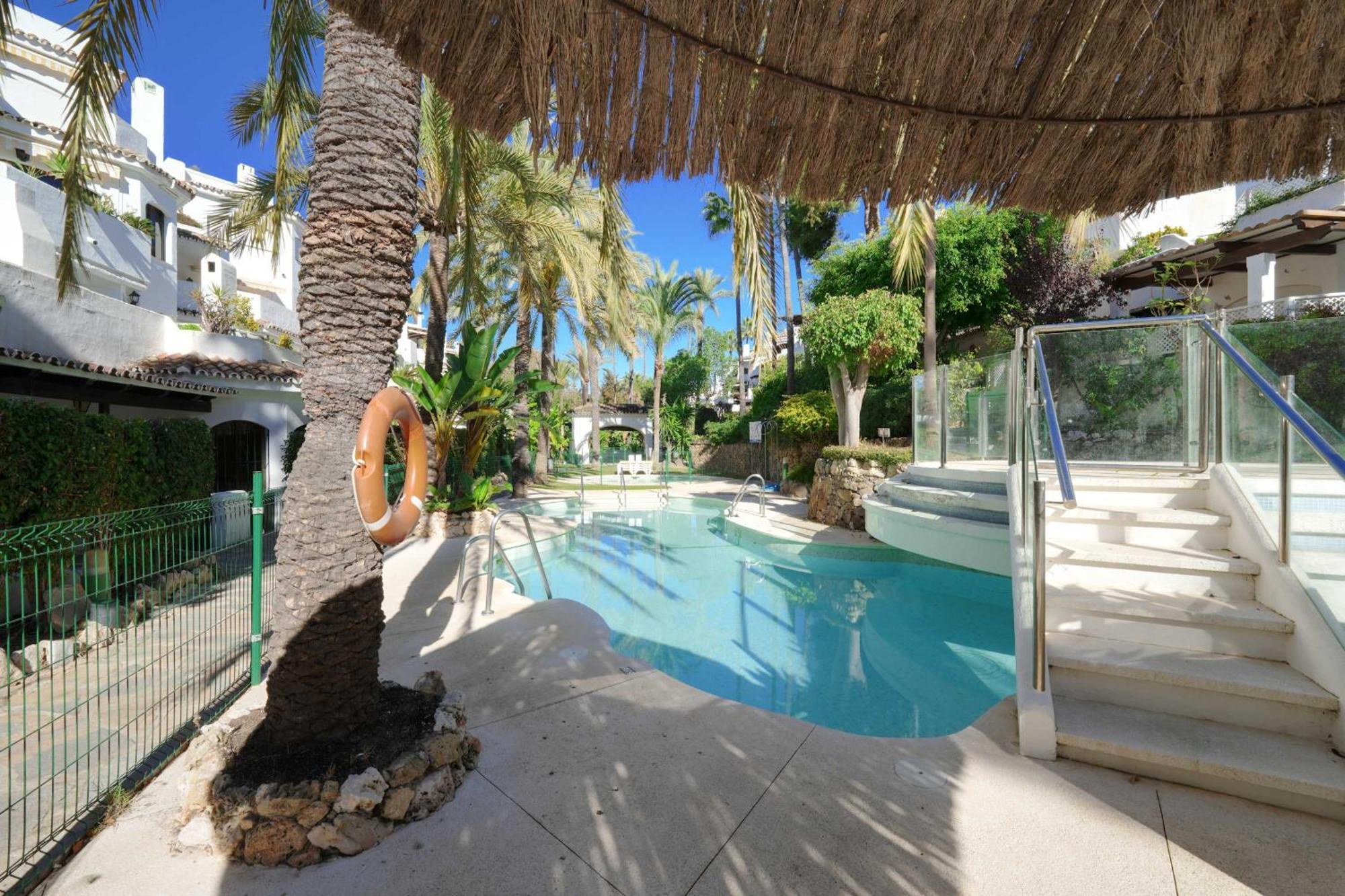 1081 Luxurious Beachfront Penthouse With Private Jacuzzi Apartemen