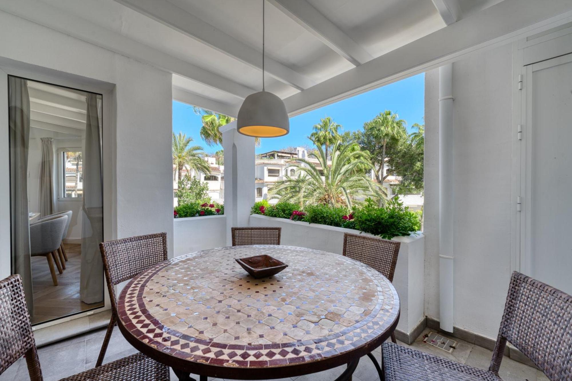 1081 Luxurious Beachfront Penthouse With Private Jacuzzi Marbella